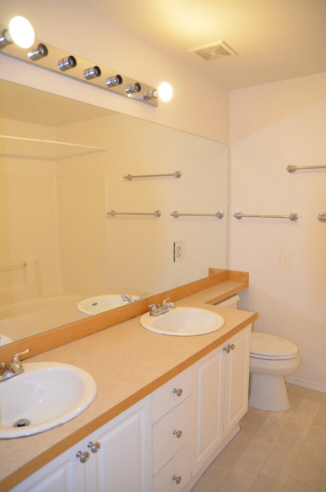 Building Photo - 11894 NE 163rd Pl