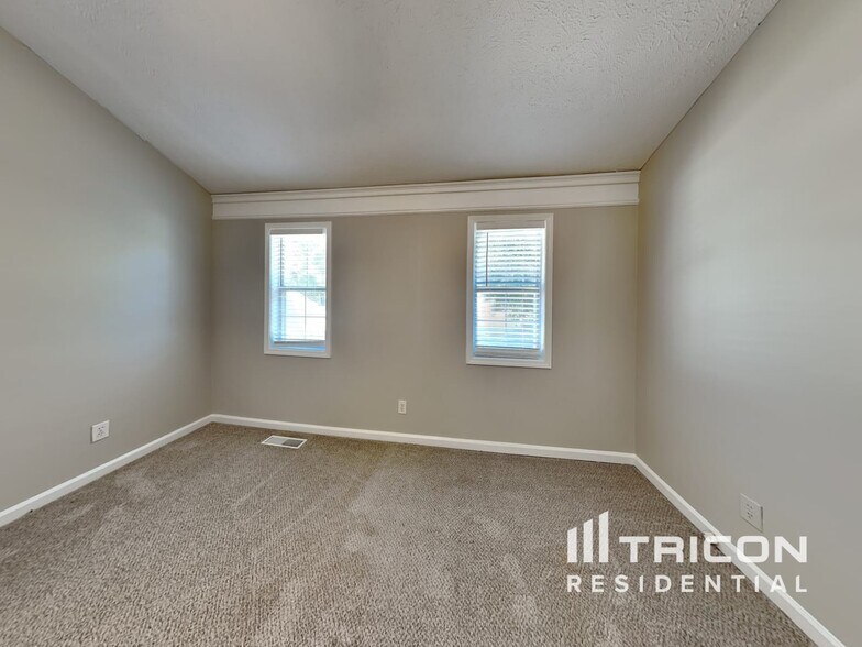 Building Photo - 3721 Cherokee Overlook Dr