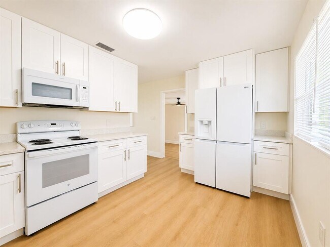Building Photo - 4409 W Trilby Ave
