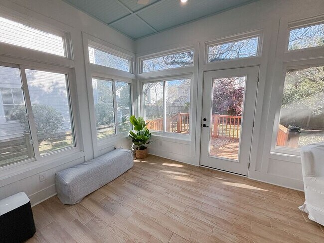 Building Photo - 1051 Phillips Park Dr