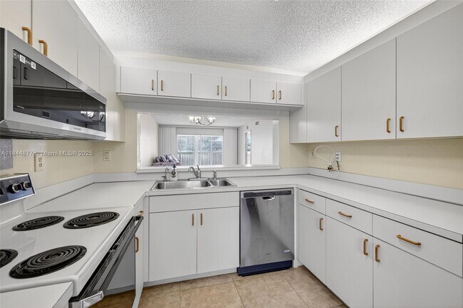 Building Photo - 7214 S Devon Dr