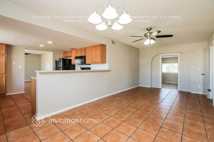 Building Photo - 2023 W Wescott Dr