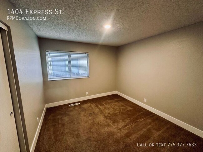 Building Photo - 1404 Express St