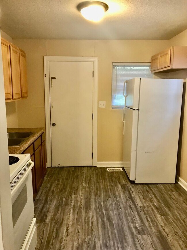 Building Photo - Come see this Newly renovated 2 Bedroom 1 Bath home in Gastonia