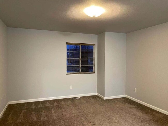 Building Photo - CLICK "REQUEST A TOUR" NOW!