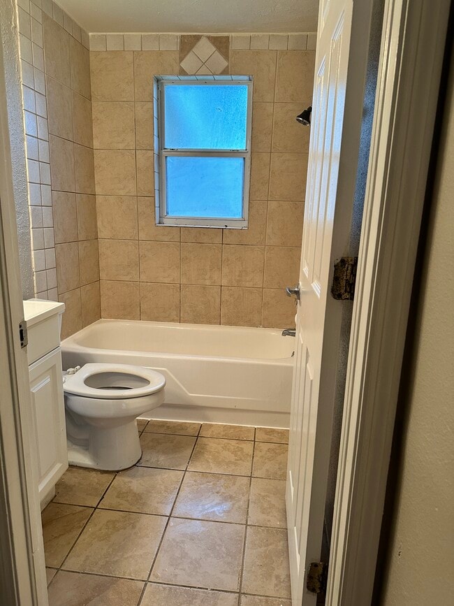 Building Photo - 38421 13th Ave