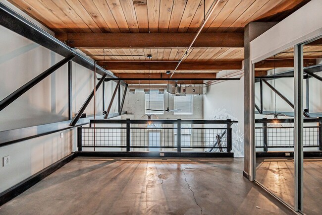 Building Photo - Industrial 1BD, 1BA Loft in Arts District ...