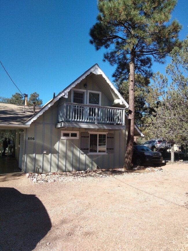 Building Photo - Adorable [furnished] - 2 Bed / 1 Bath A-Frame for Lease
