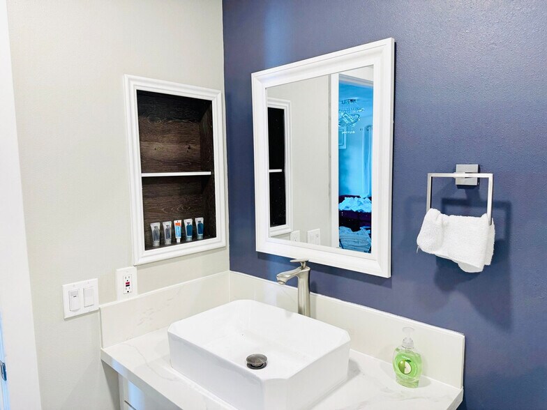 Building Photo - 1063-67 Gillespie Dr