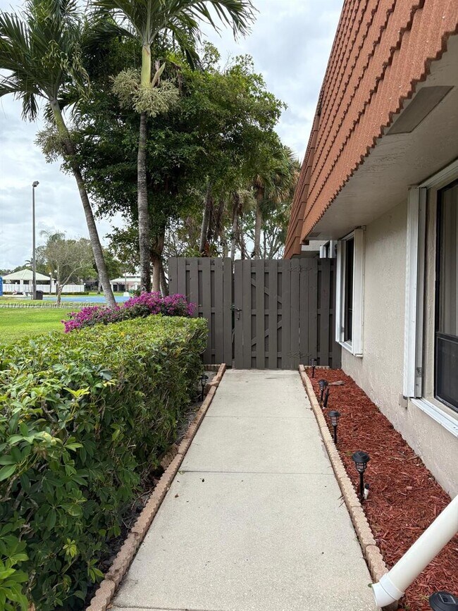 Building Photo - 1430 SW 109th Way