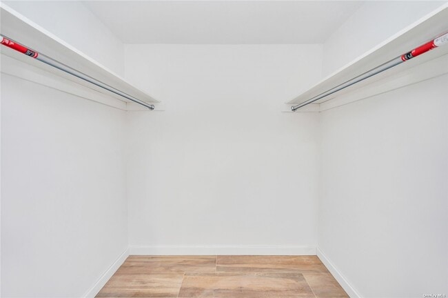 Building Photo - 141 Lakebridge Dr N