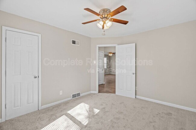 Building Photo - 9750 Lorna Ln