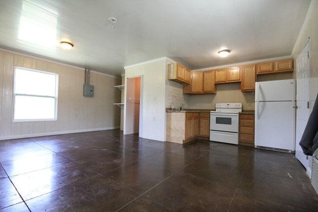 Building Photo - 103 8th St