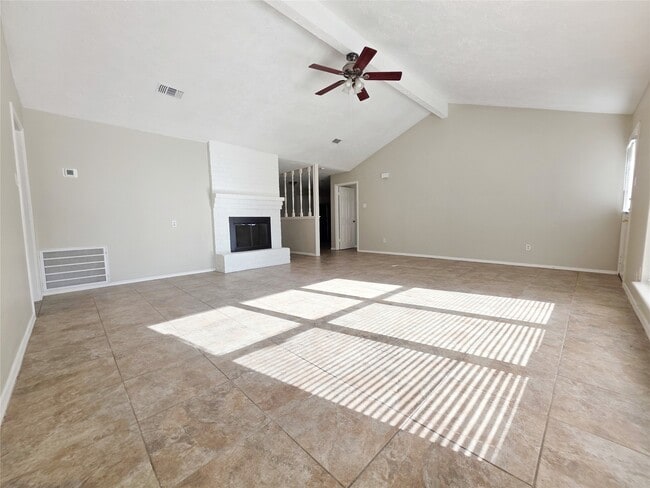 Building Photo - 2046 Lexington Woods Dr