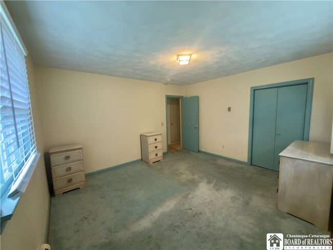 Building Photo - 32 Maple St