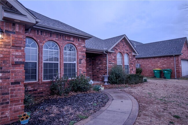 Building Photo - 202 Dawn Dr