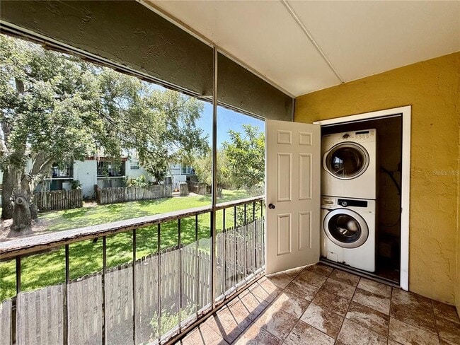 Building Photo - 2886 Somerset Park Dr