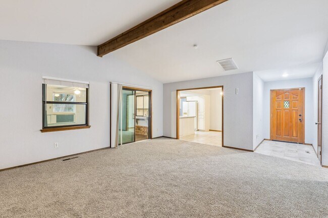 Building Photo - Welcome to this charming 3-bedroom, 2-bath...