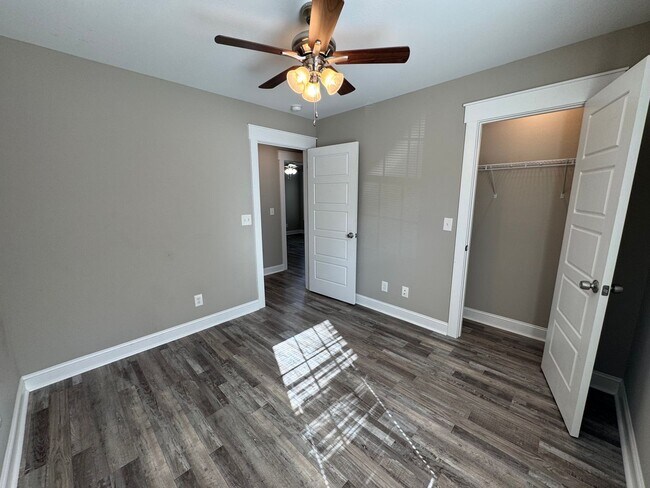 Building Photo - 310 N Varnell Rd