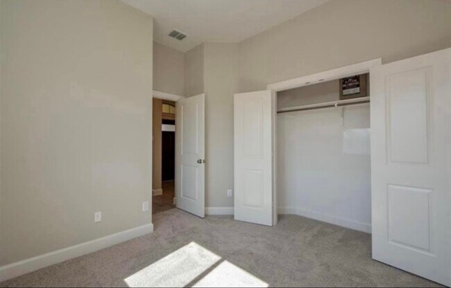 Building Photo - 427 Micaela Meadows Ct