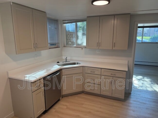 Building Photo - 1046 Harrison St