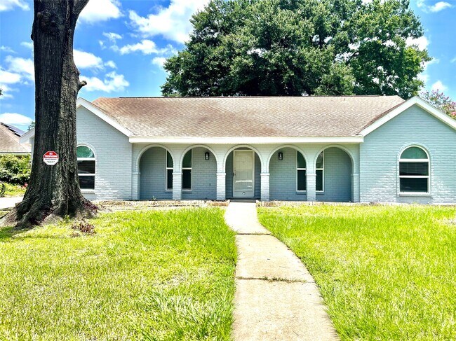 Building Photo - 9626 Hearthwood Dr