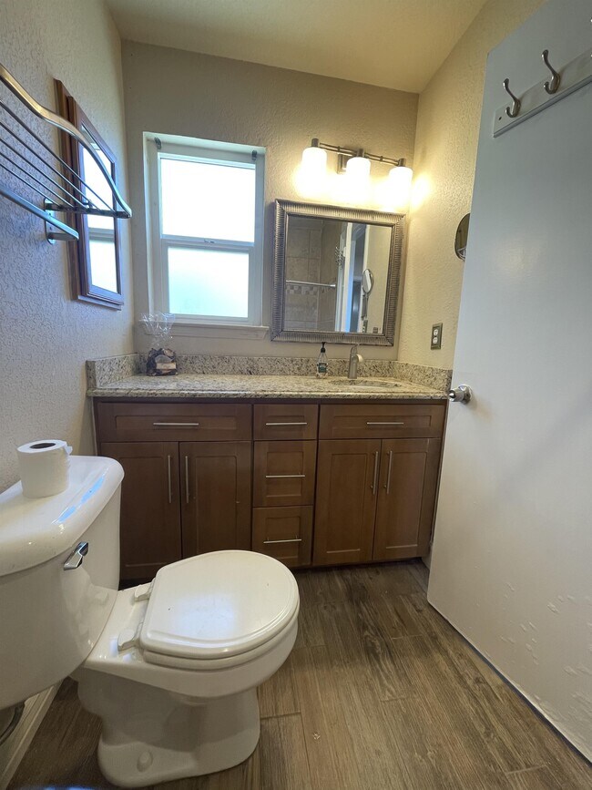 Building Photo - 5432 Thornridge Cir