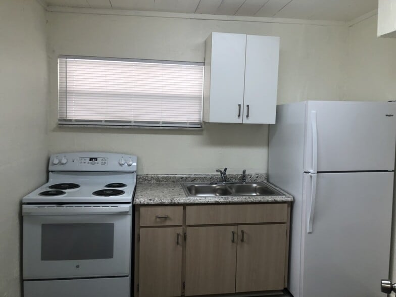 Building Photo - 14343 Walsingham Rd