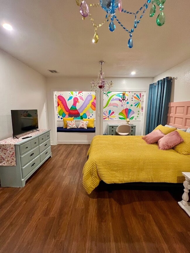 Large Bedroom 1 - 1921 Sacramento