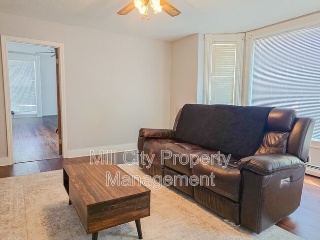 Building Photo - 463 Lake Ave