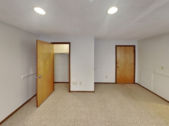 Building Photo - 42 E 13th Ave