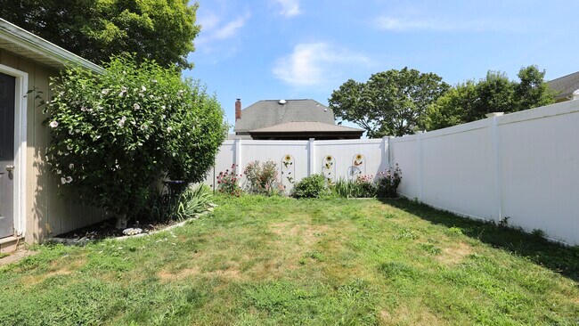 Building Photo - 35 Coolridge Rd