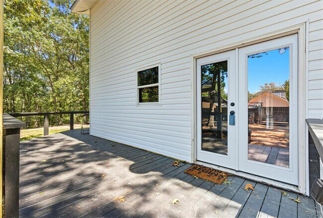 Building Photo - 96 Collins Rd