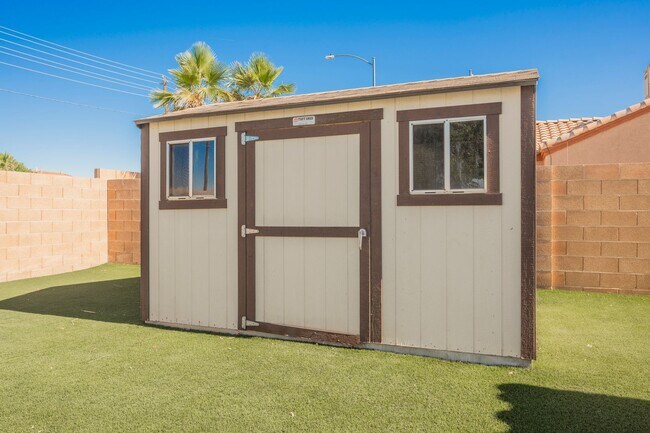 Building Photo - Henderson Single Story with Private Pool and RV Gate