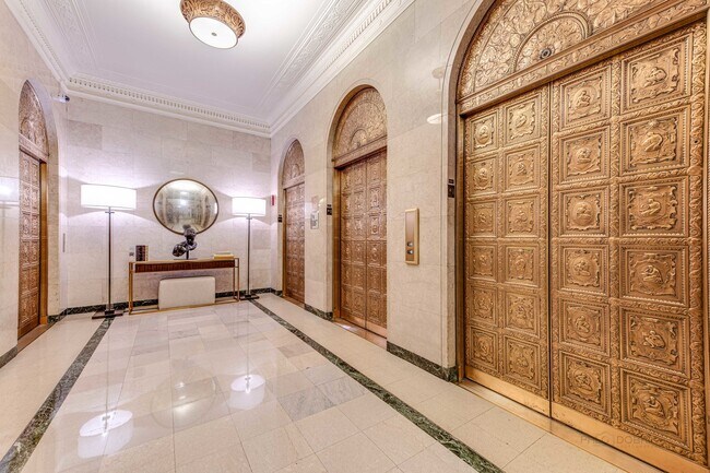 Building Photo - 310 S Michigan Ave