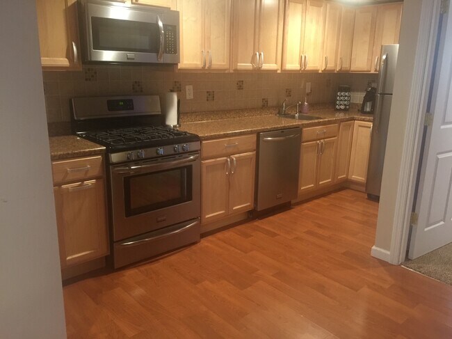 Building Photo - 4 Higbie Dr