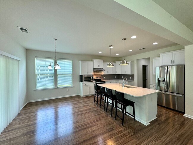 Building Photo - Nice Ladson 3 Bedroom!