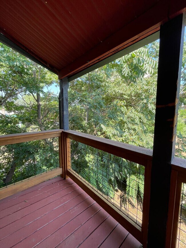 Building Photo - 207 Midway Ave