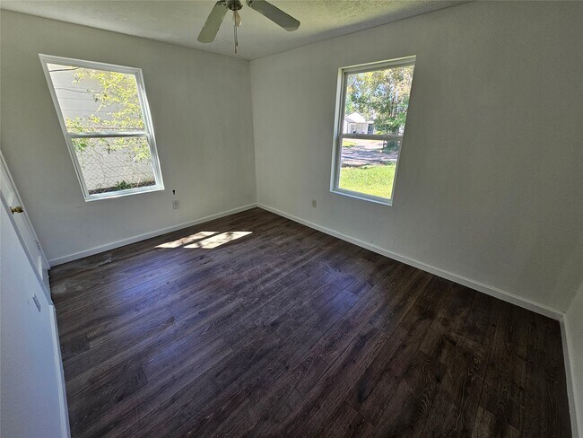 Building Photo - 6018 Beekman Rd