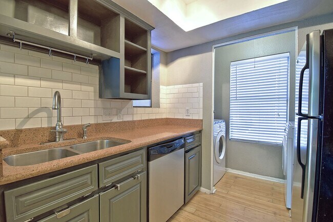 Building Photo - 7635 Guadalupe St