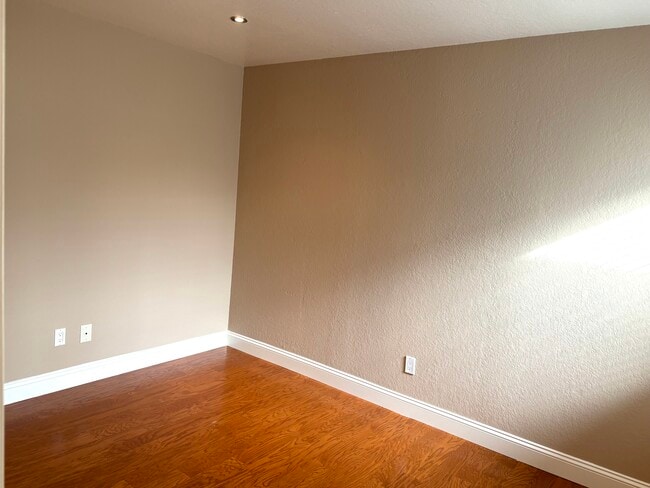 Building Photo - 267 S Wildwood