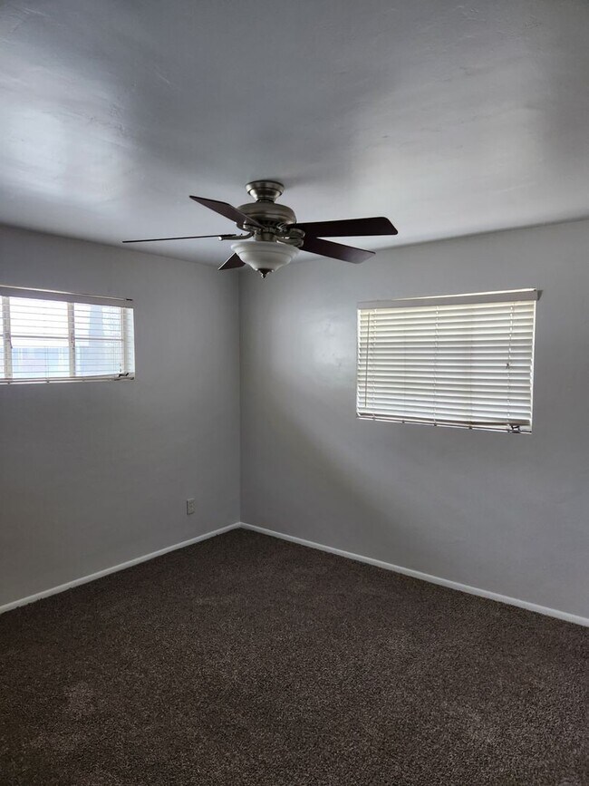 Building Photo - 3bedroom 2 bath home in North Phoenix