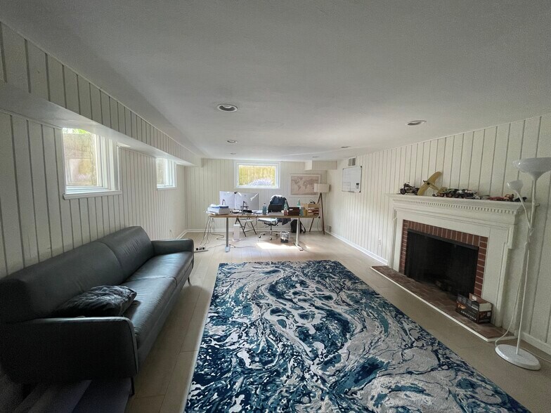 Office 2 of 2 - 18 Lincoln Ave