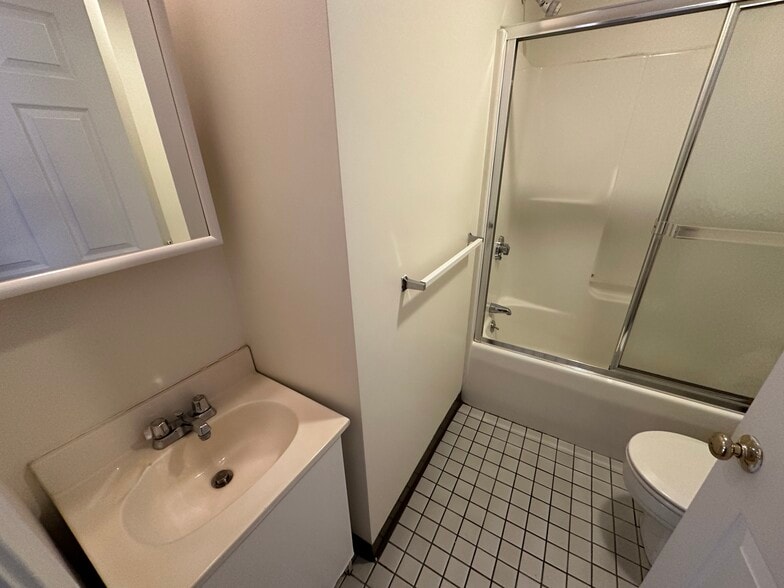 Building Photo - 79 Essex St