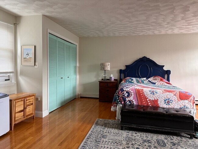 Building Photo - 479 Crafts St