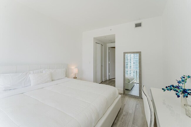 Building Photo - 101 NE 34th St