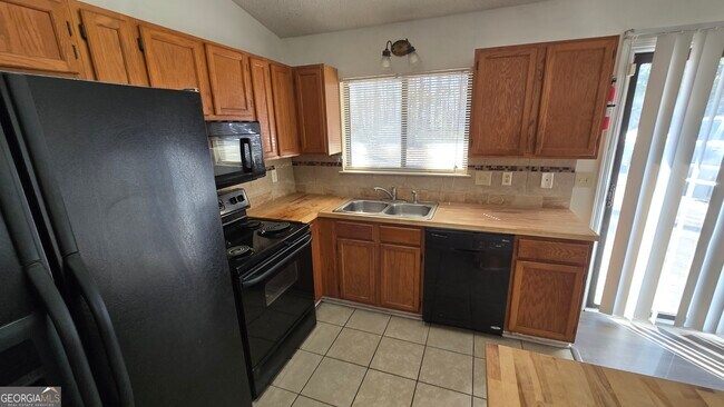 Building Photo - 209 Hillcrest Dr