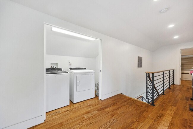 Building Photo - 50 Sheldrake Rd