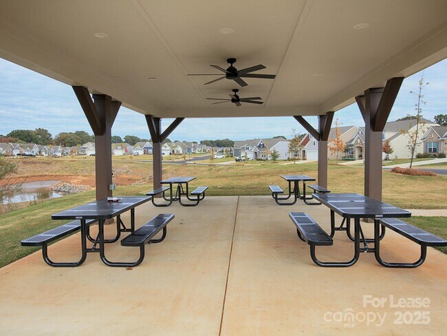 Building Photo - 161 White Apple Wy