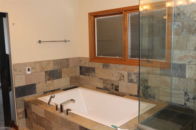 Building Photo - 3 br, 2.5 bath House - 24343 Paragon Place